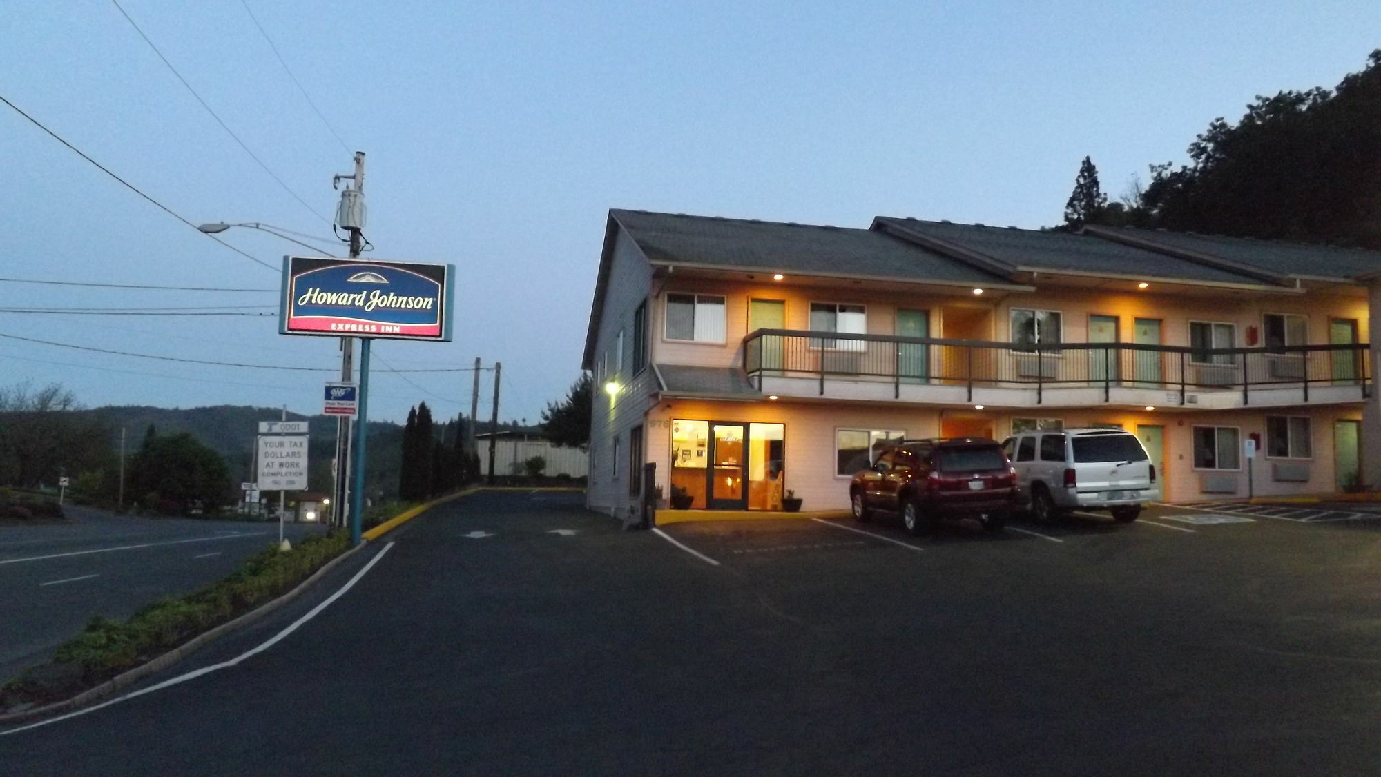 Howard Johnson By Wyndham Roseburg Ngoại thất bức ảnh